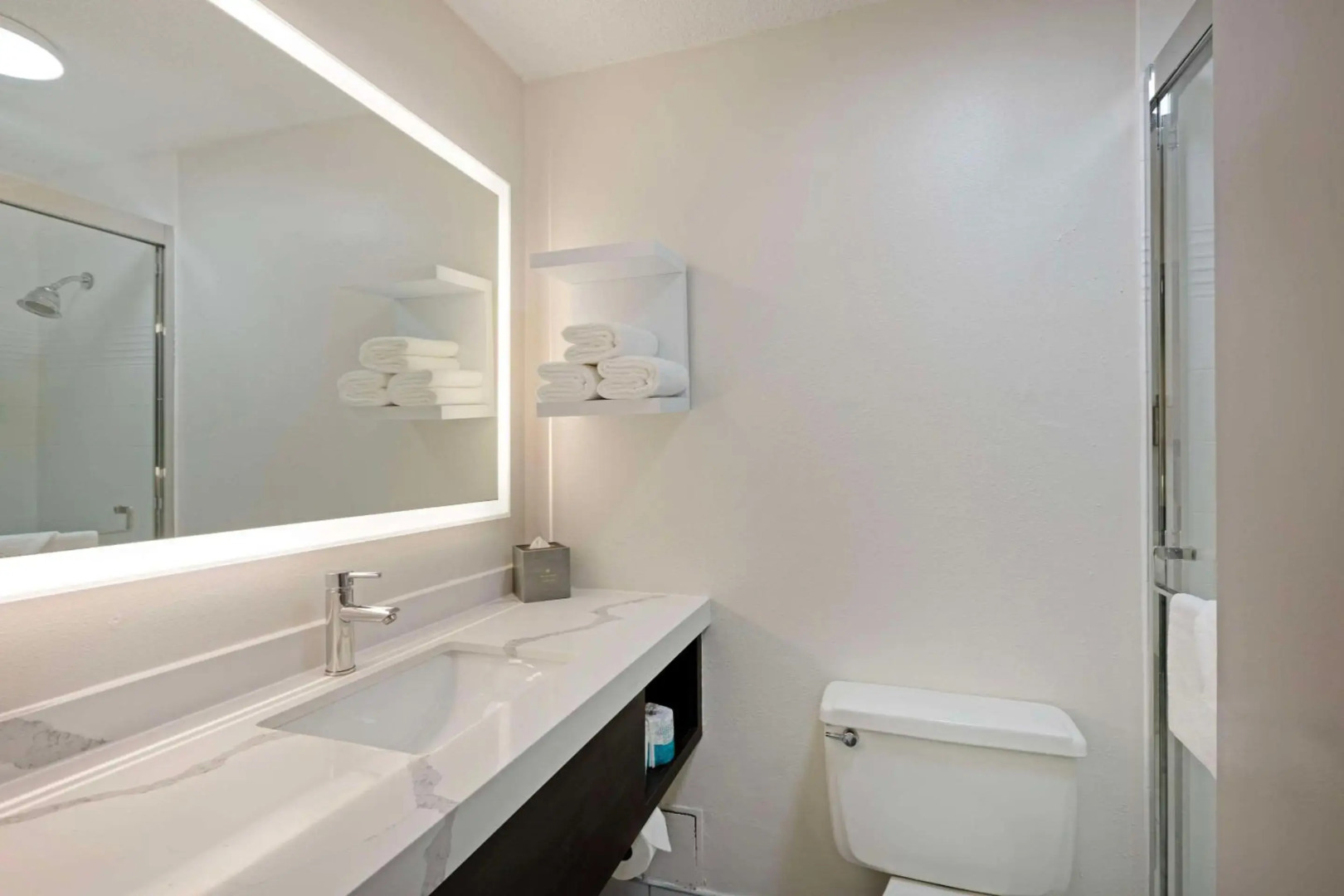 The Lux Hotel & Conference Center, an Ascend Collection Hotel