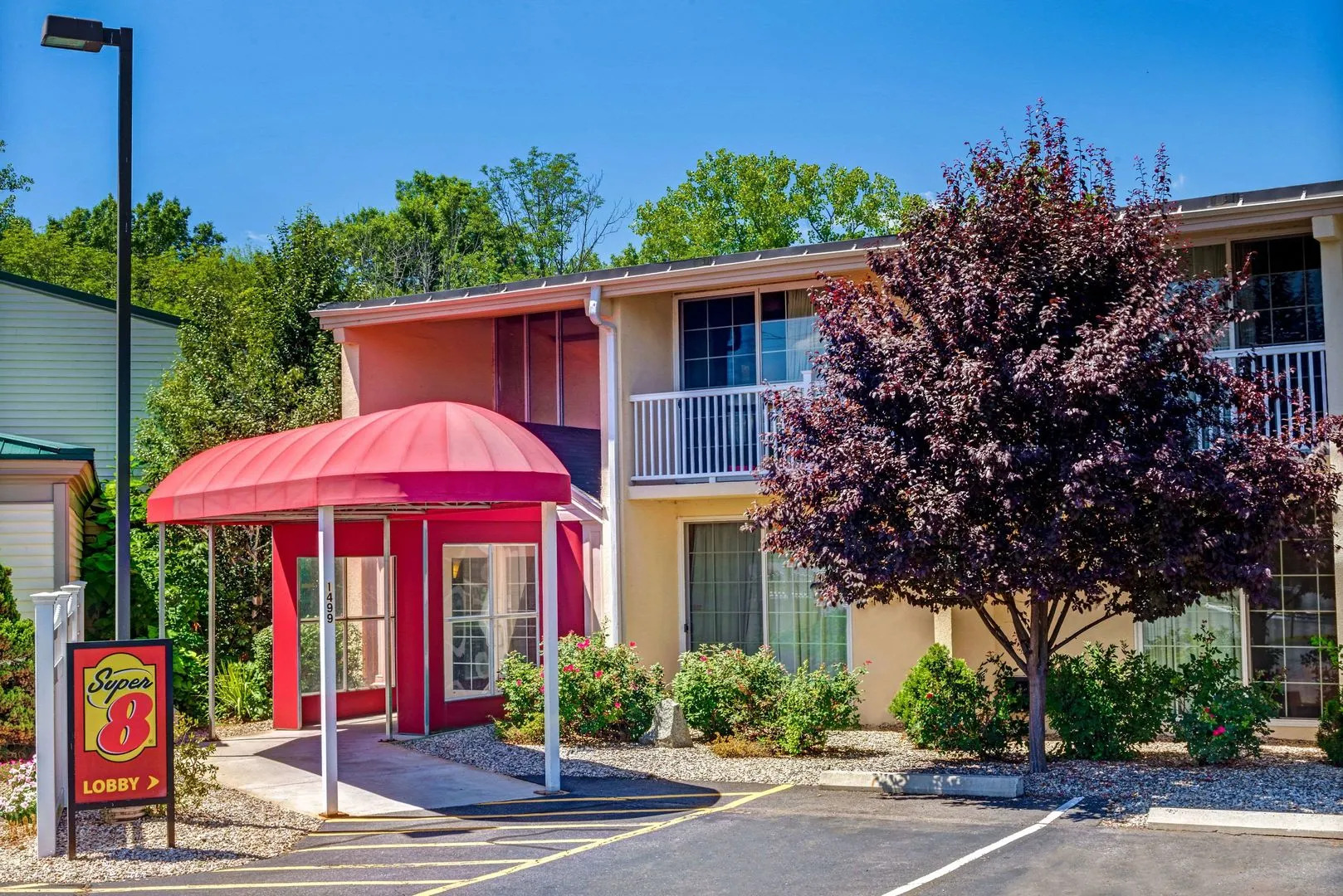 HomeSpring Inn & Studios