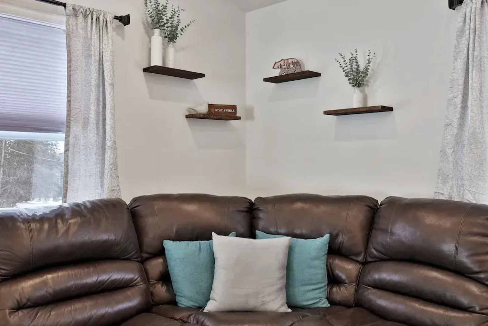 Rutland's Hidden Gem: 2 Br/1ba Renovated Home Close To Everything 2 Bedroom Home
