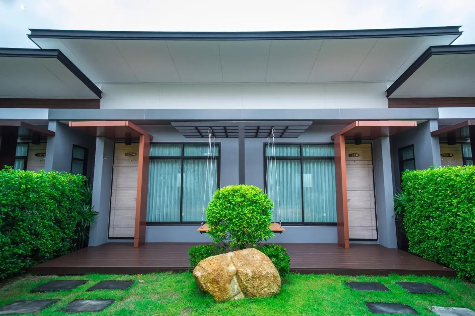 Chatnipa Beach Resort by Morseng