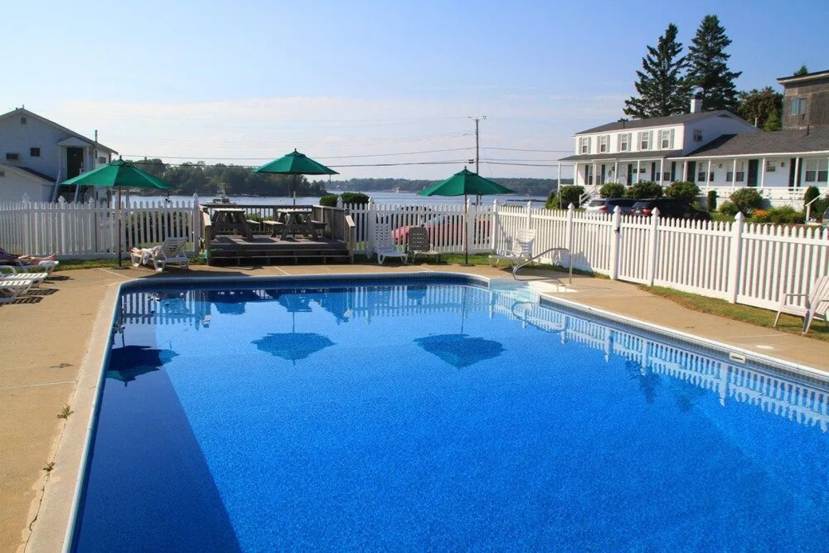 Bluebird Ocean Point Inn
