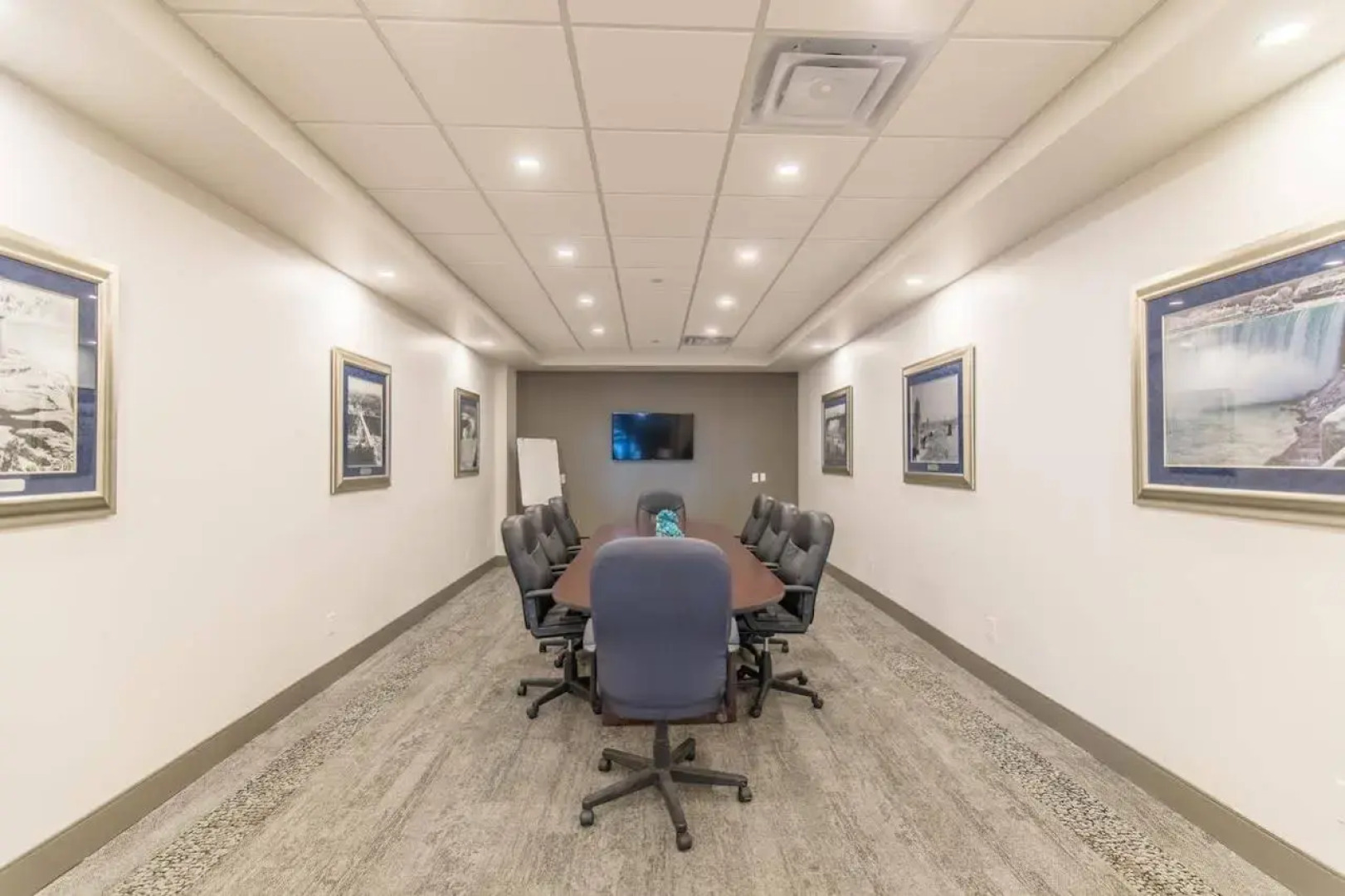 Vittoria Hotel and Suites