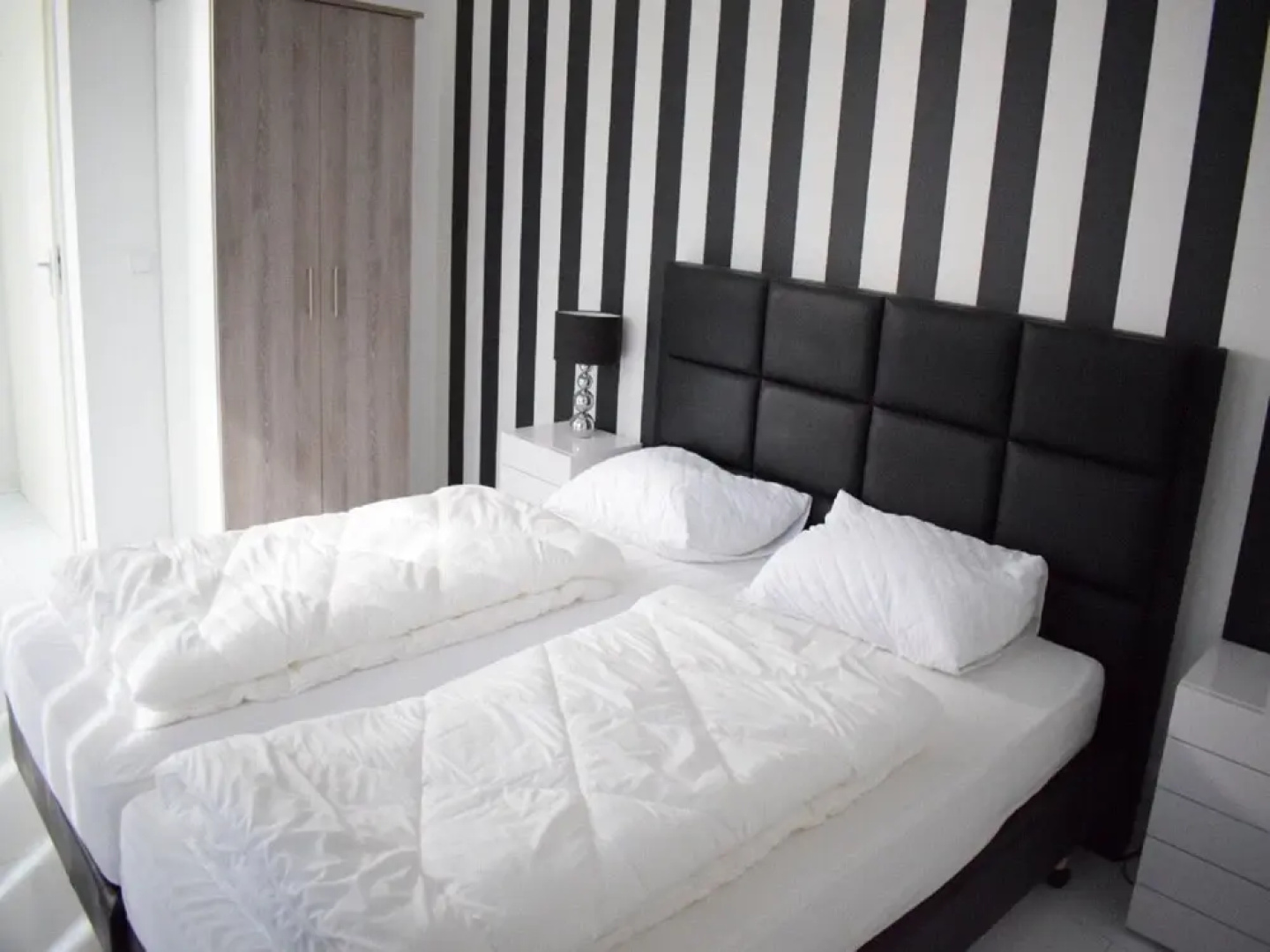 Holiday Home in Harderwijk Near Serene Lake