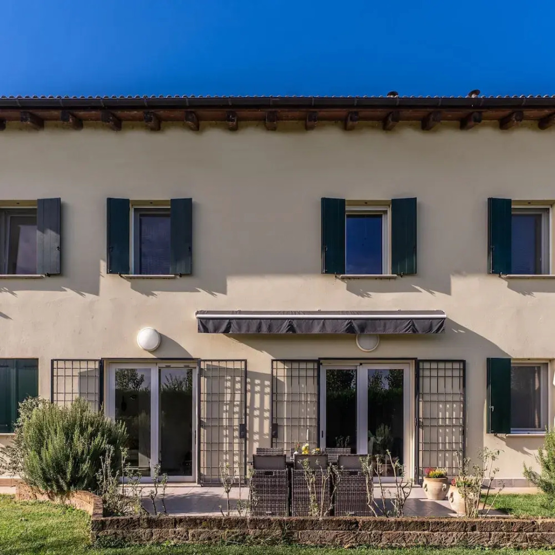 F Tale Country House