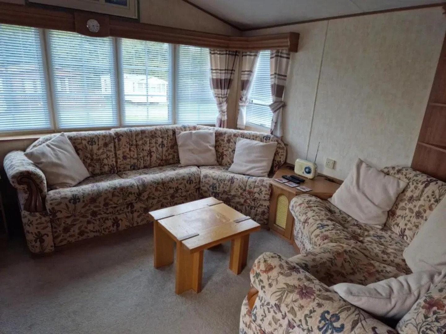 Caravan - Sleeps 4 - Pet Friendly - Parking