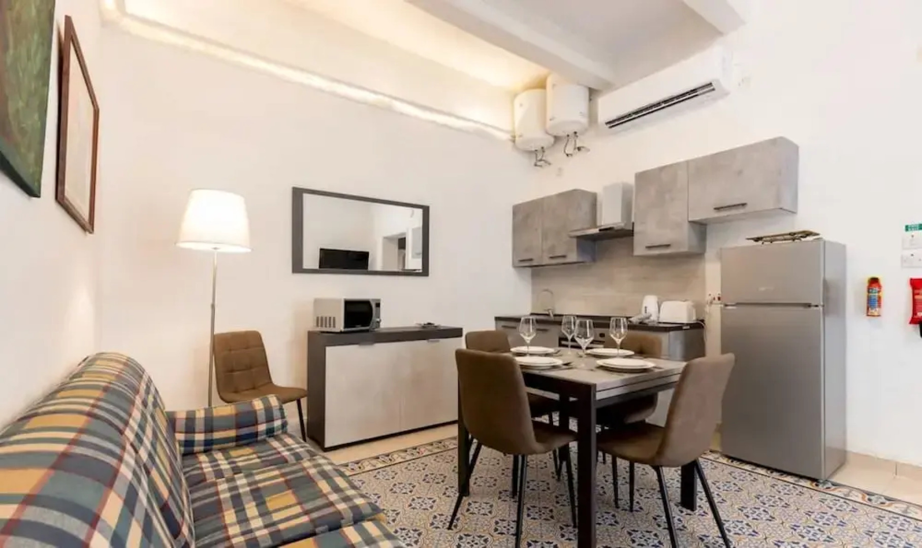 Apartment w Traditional Maltese Balcony in Valletta