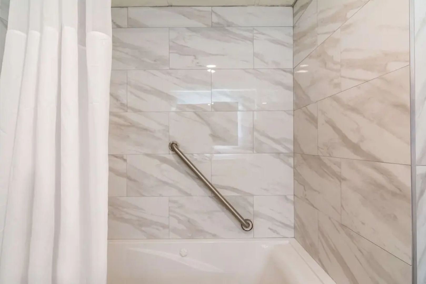 Days Inn & Suites South Boston