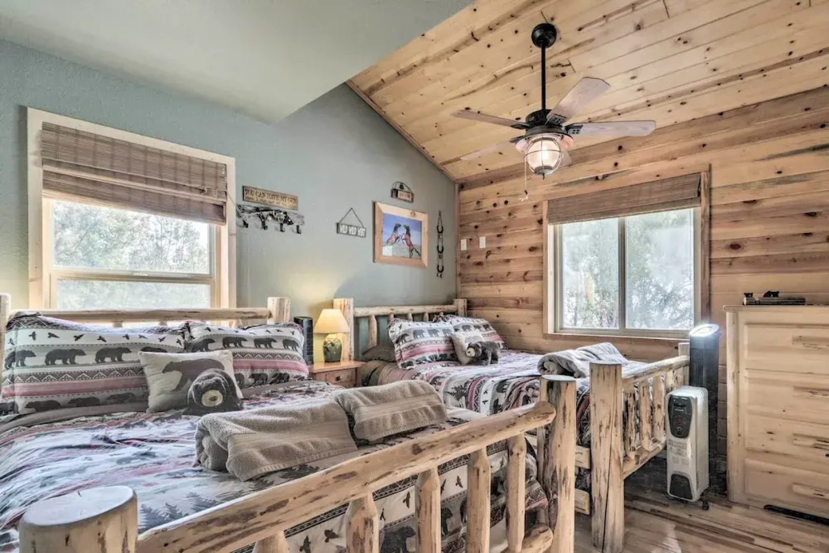 Fire Pit + Game Room: Heber-overgaard Cabin!