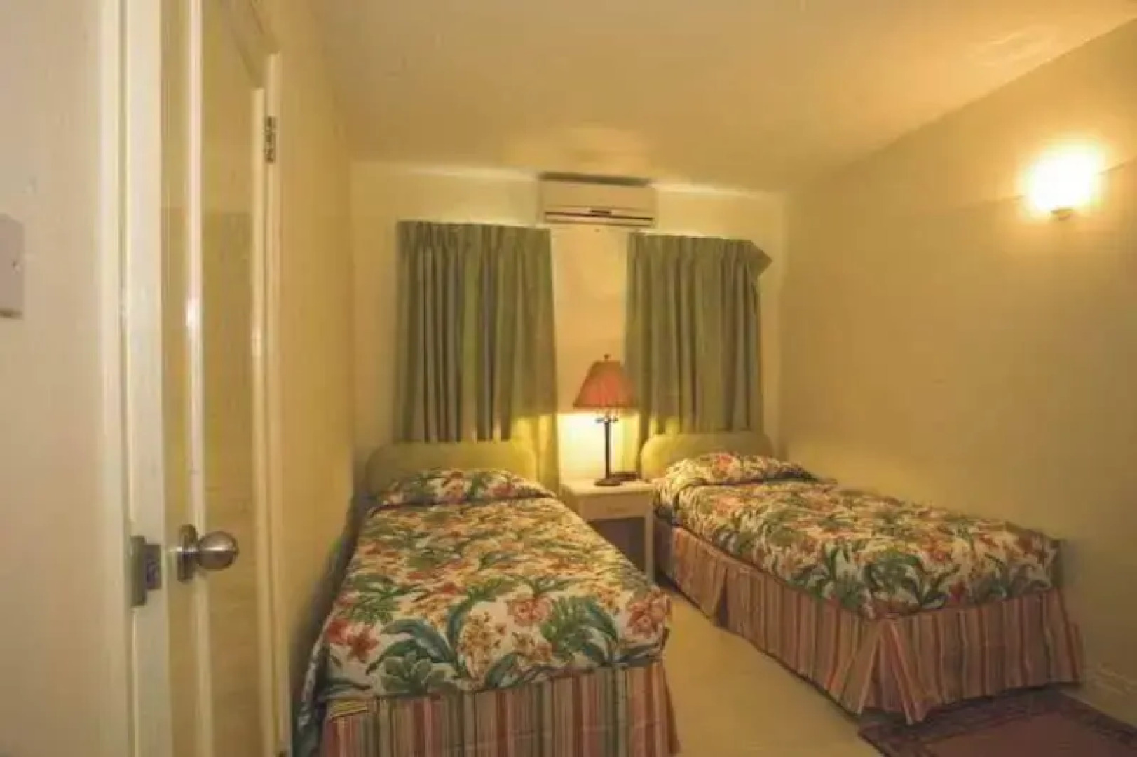 Tropical Winds Apartment Hotel
