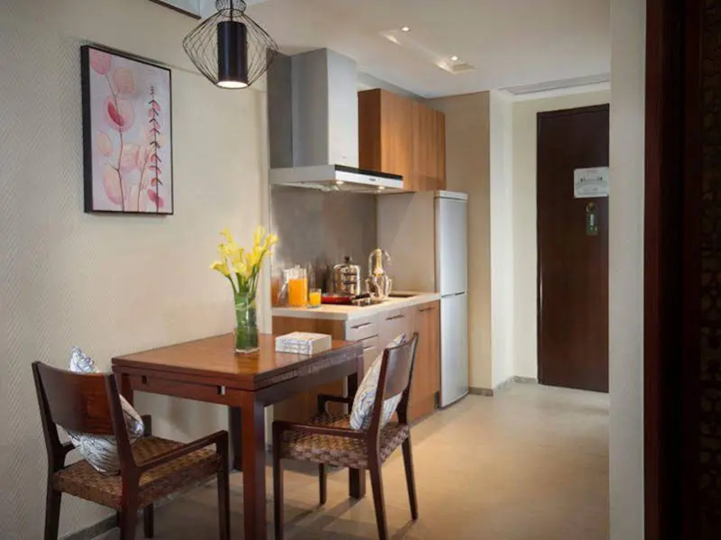 Aloha Oceanfront Suite Resort