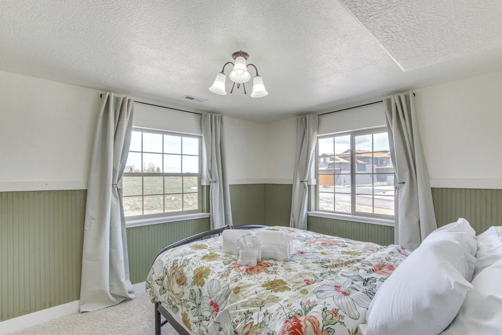 Massive Cabin w/ Game Room, 1 Mi to Bear Lake