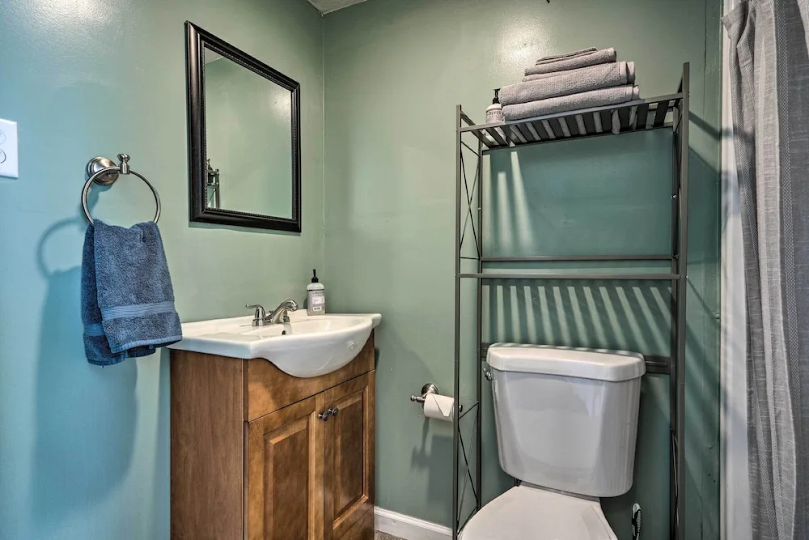 Comfortable Craftsman Home - 2 Miles to UB Campus!