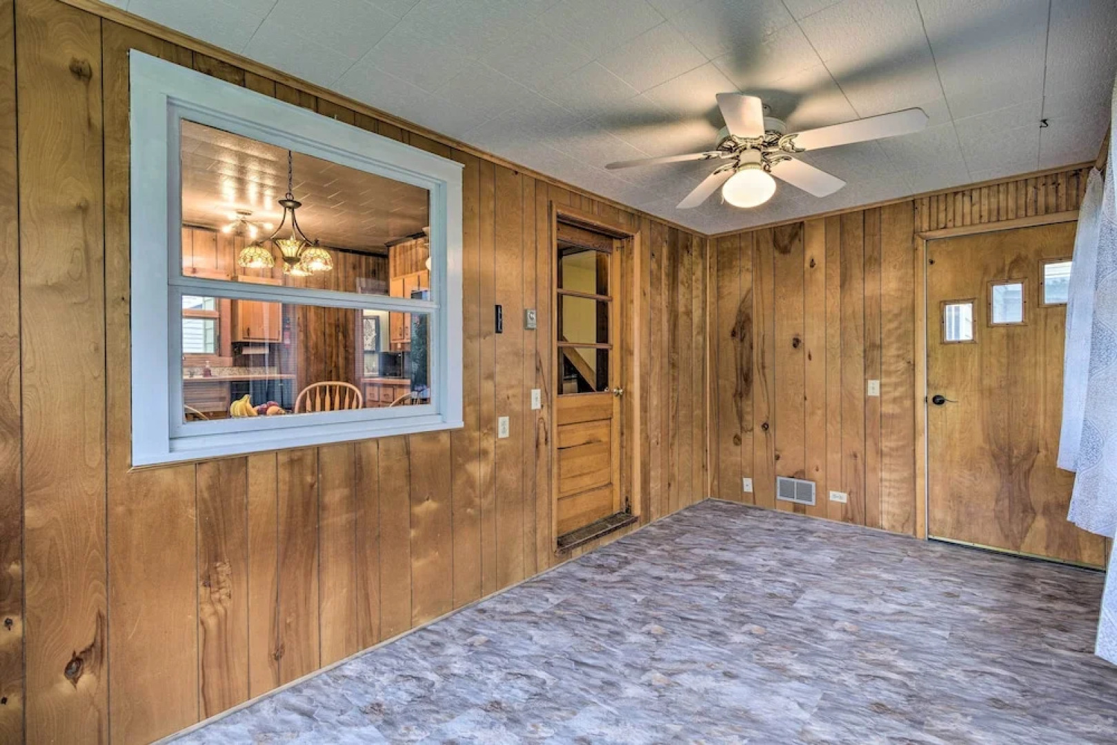 Penn Yan Escape w/ Yard, 1 Mi to Keuka Lake!