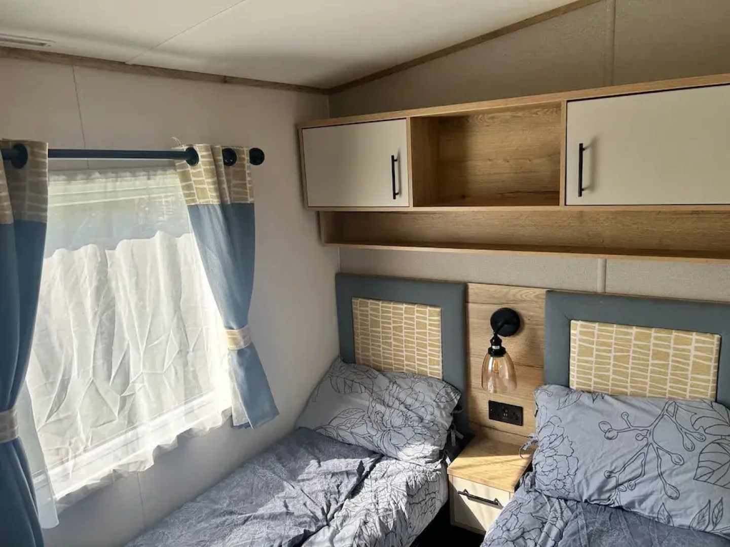 Hafan y Mor Park 3-bed Caravan, Sleeps 8, Pets Ok