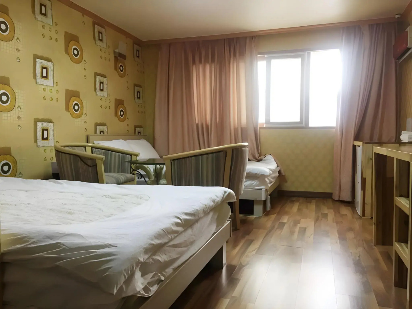 Green and Blue Hotel