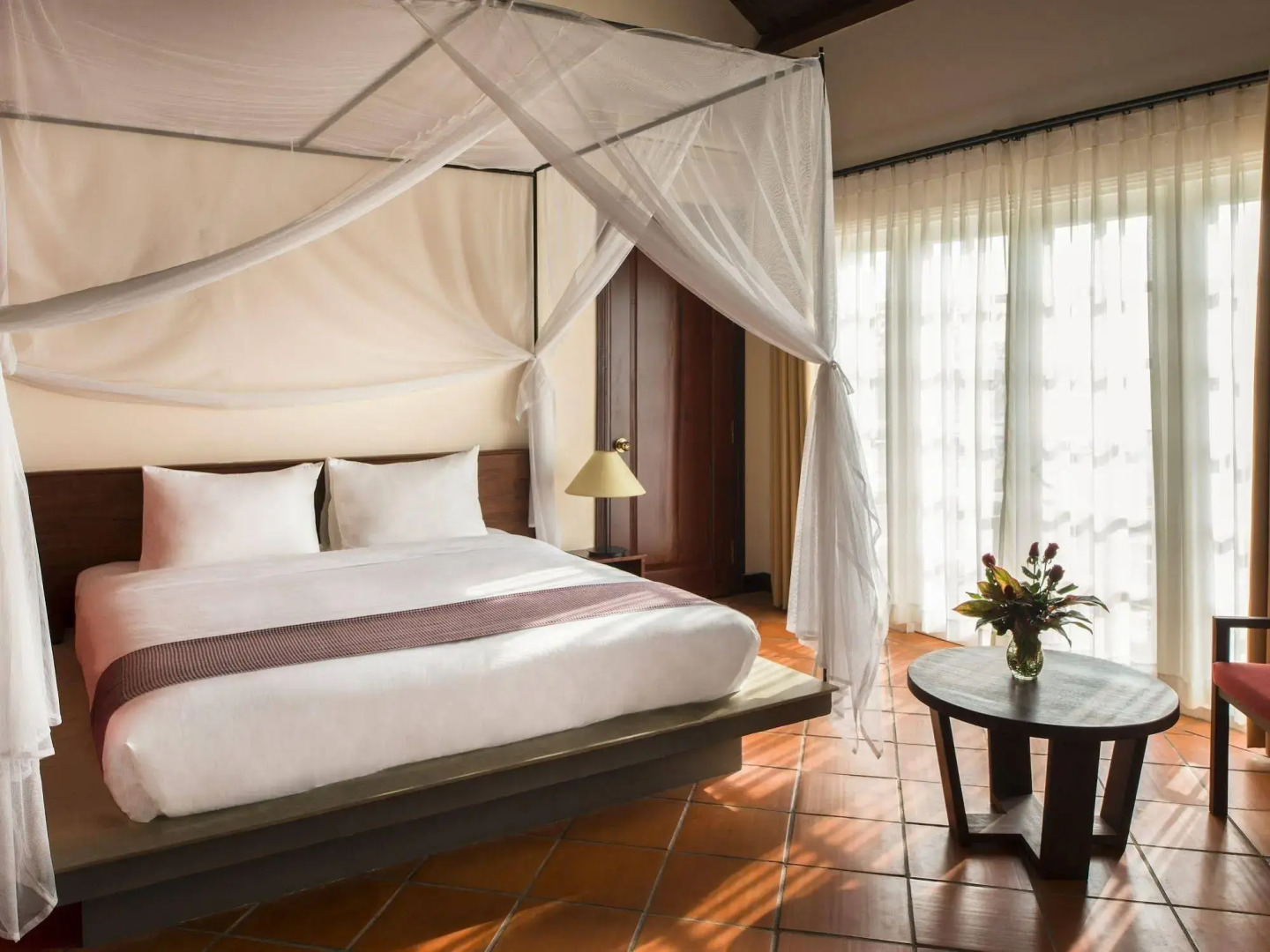 Victoria Nui Sam Lodge