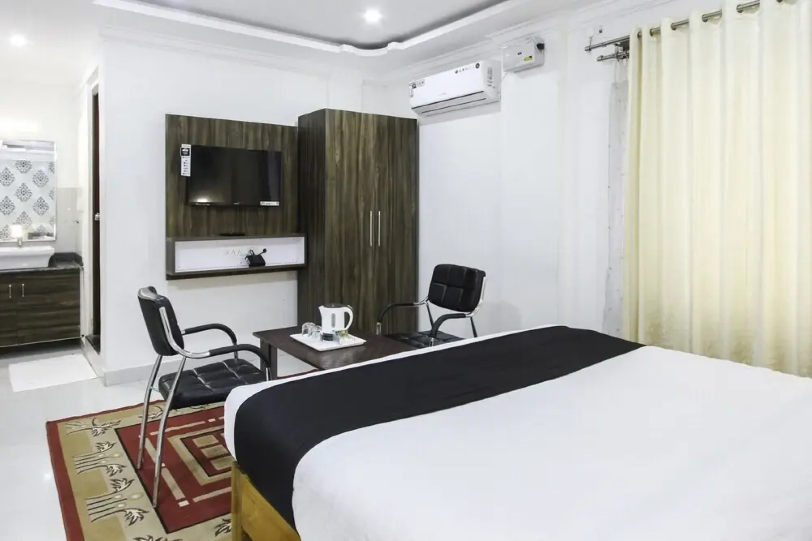 Rich Fort By OYO Rooms