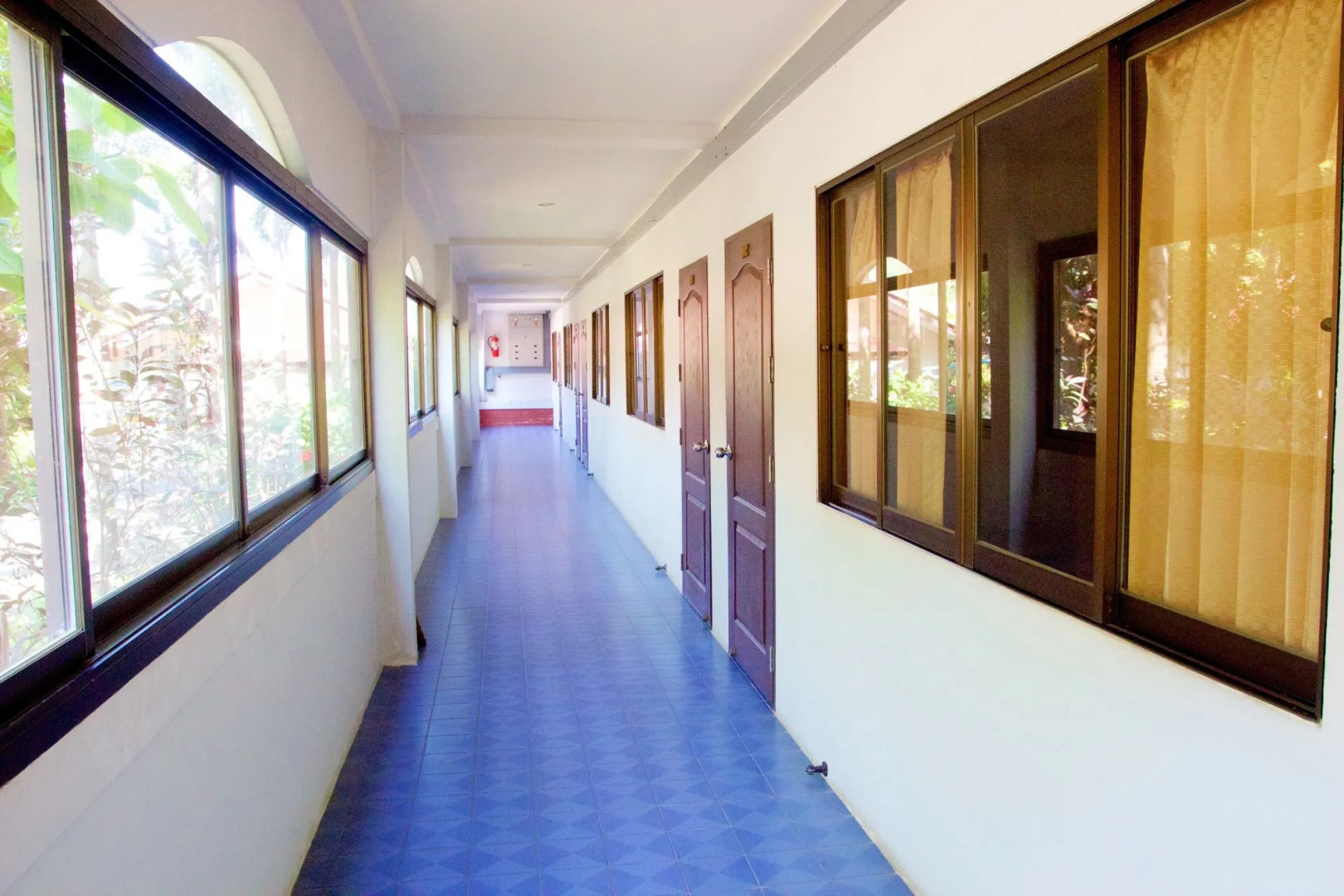 Sichang Shine Khao Resort