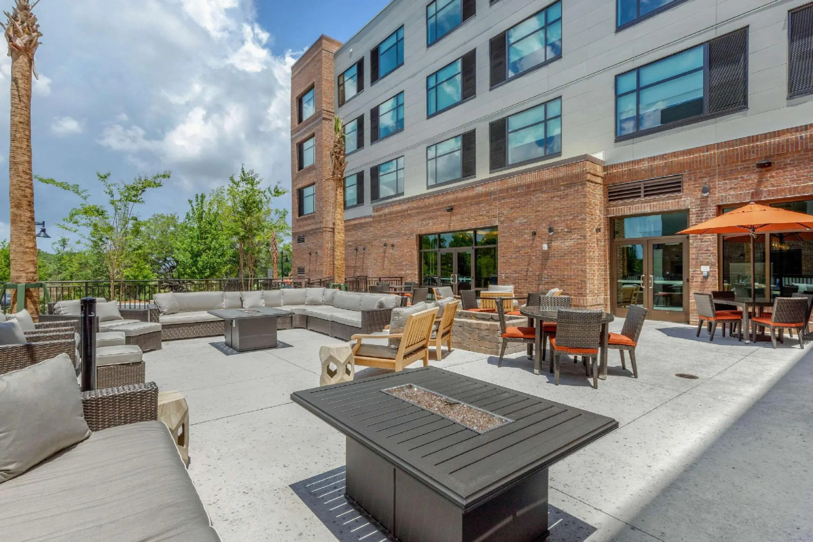 DoubleTree by Hilton Charleston Riverview