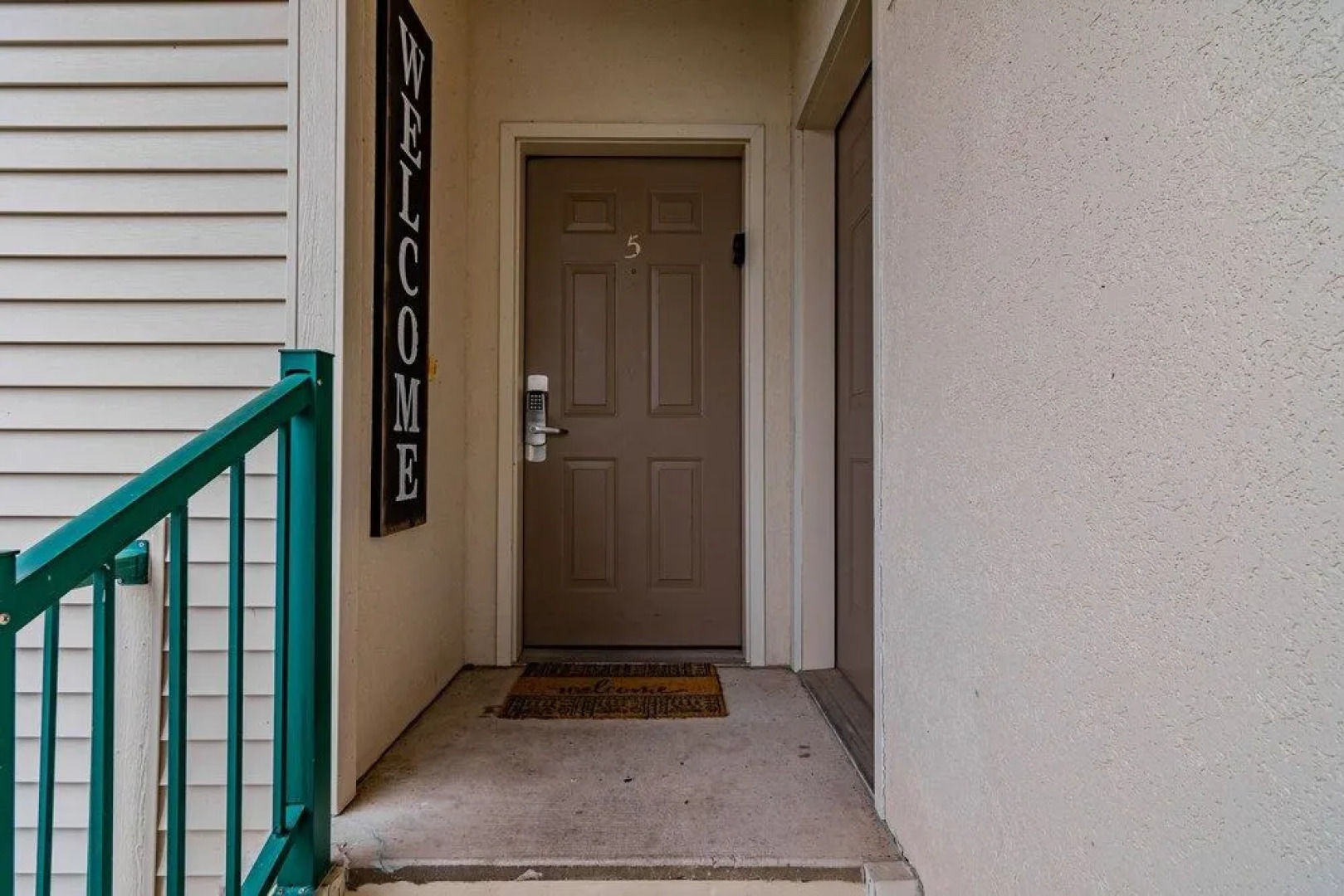 Reflection 2 Bedroom Condo by Redawning