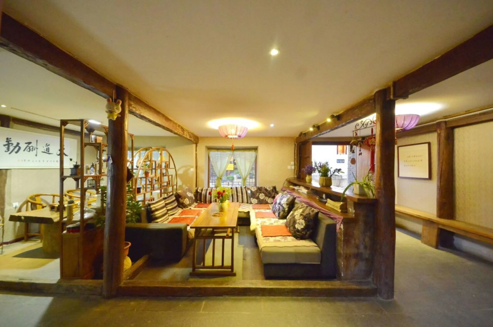 Lijiang Hua Qian Yue Xia Inn