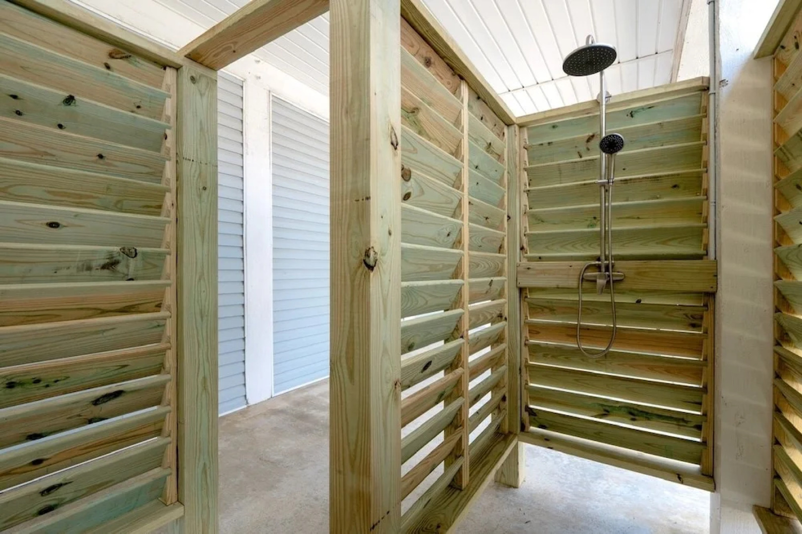 Bolivar Slam 3 Bedroom Home by RedAwning