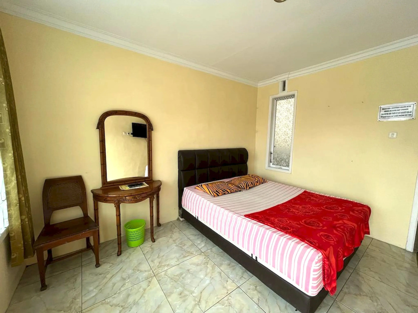 OYO LIFE 92844 Penginapan Cibodas