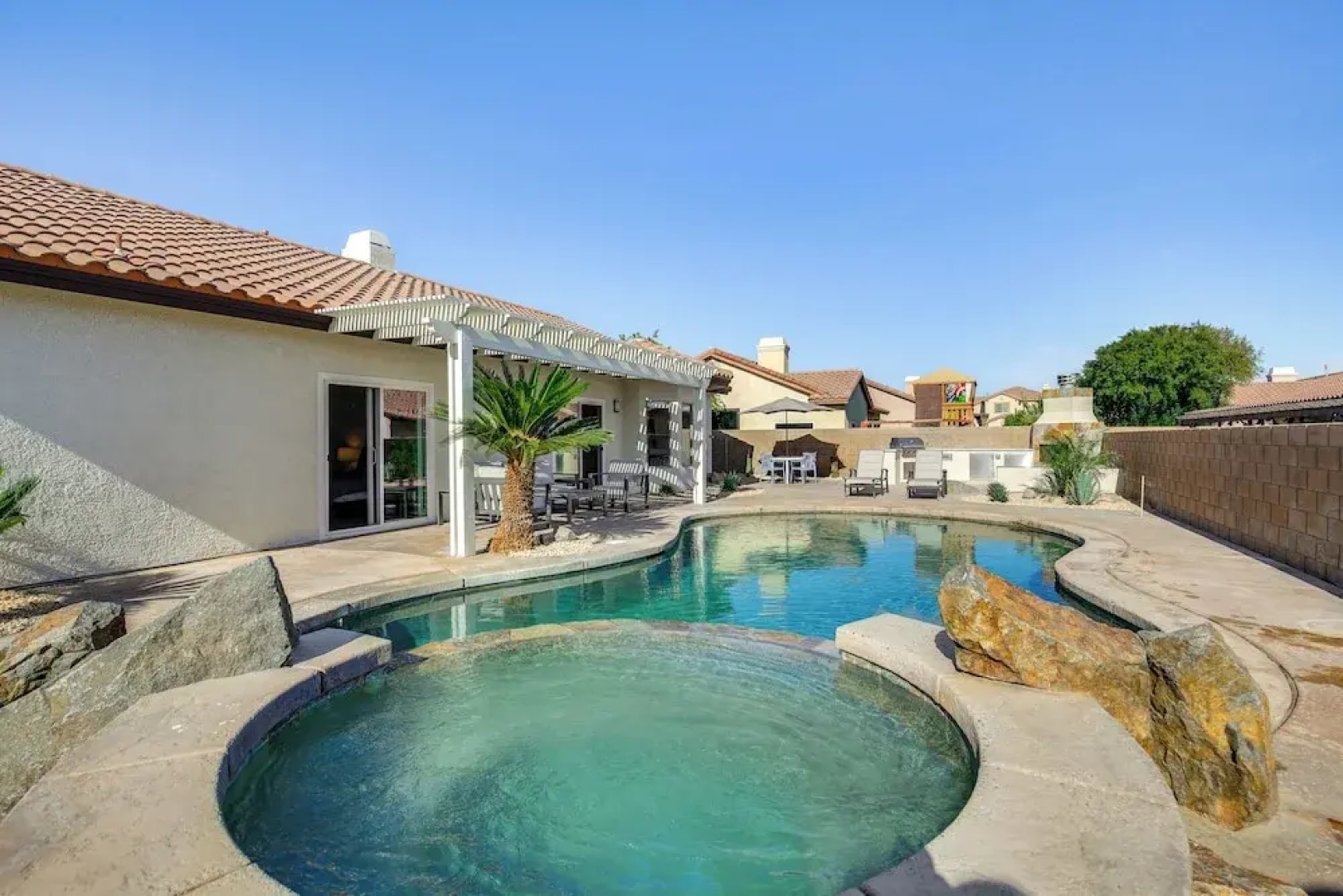 2 Mi to Coachella: Indio Oasis w/ Heated Pool