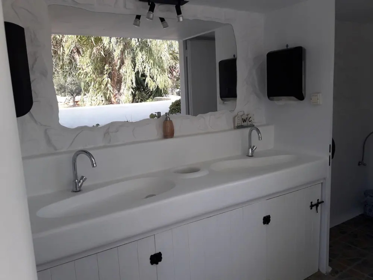 Faros Villa small hotel & restaurant