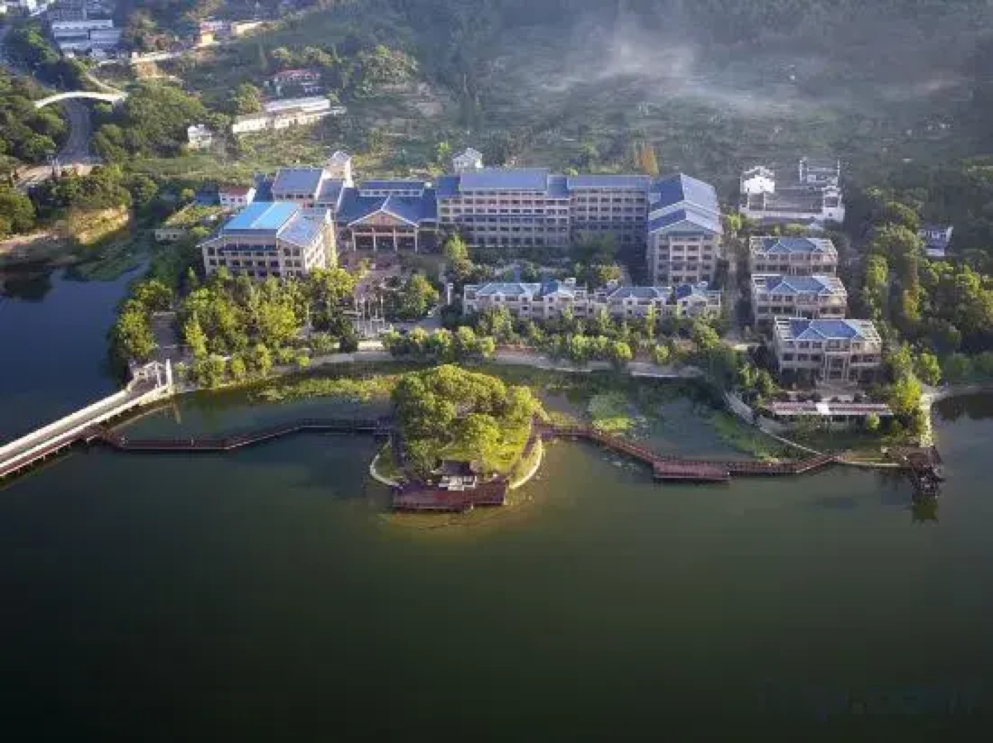 Donggu Lake Xiangshan New Century Hotel