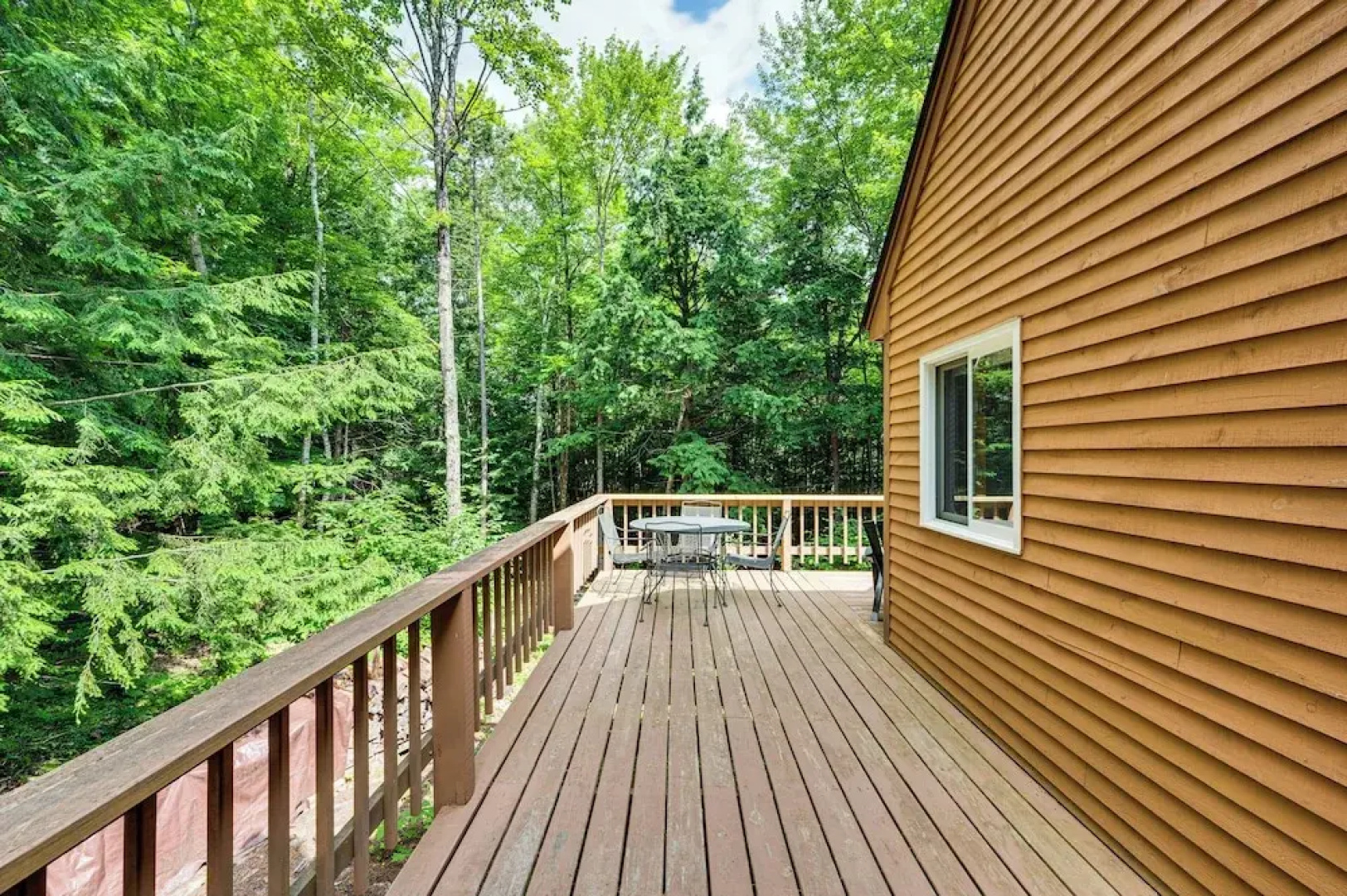 Bartlett Vacation Rental w/ Wraparound Deck!
