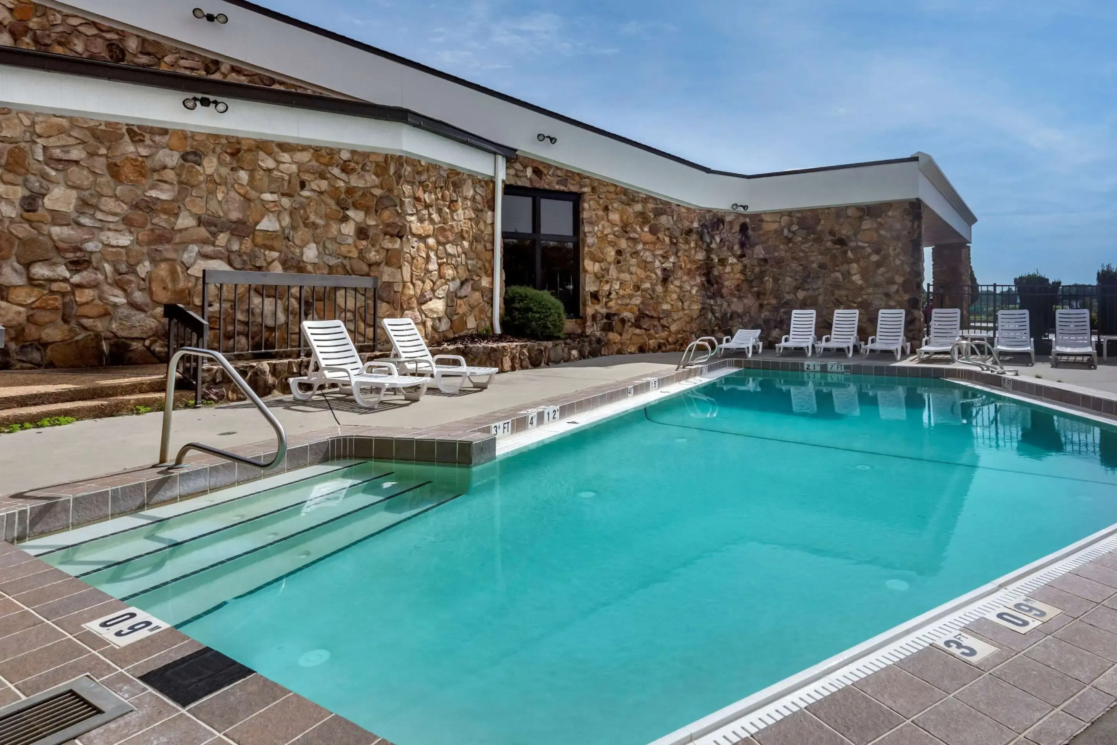 Comfort Inn & Suites near Danville Mall