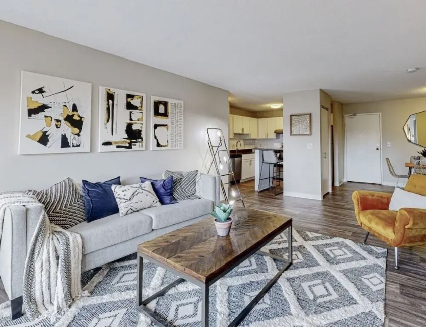 Glamorous 2B2BA with patio views and gym