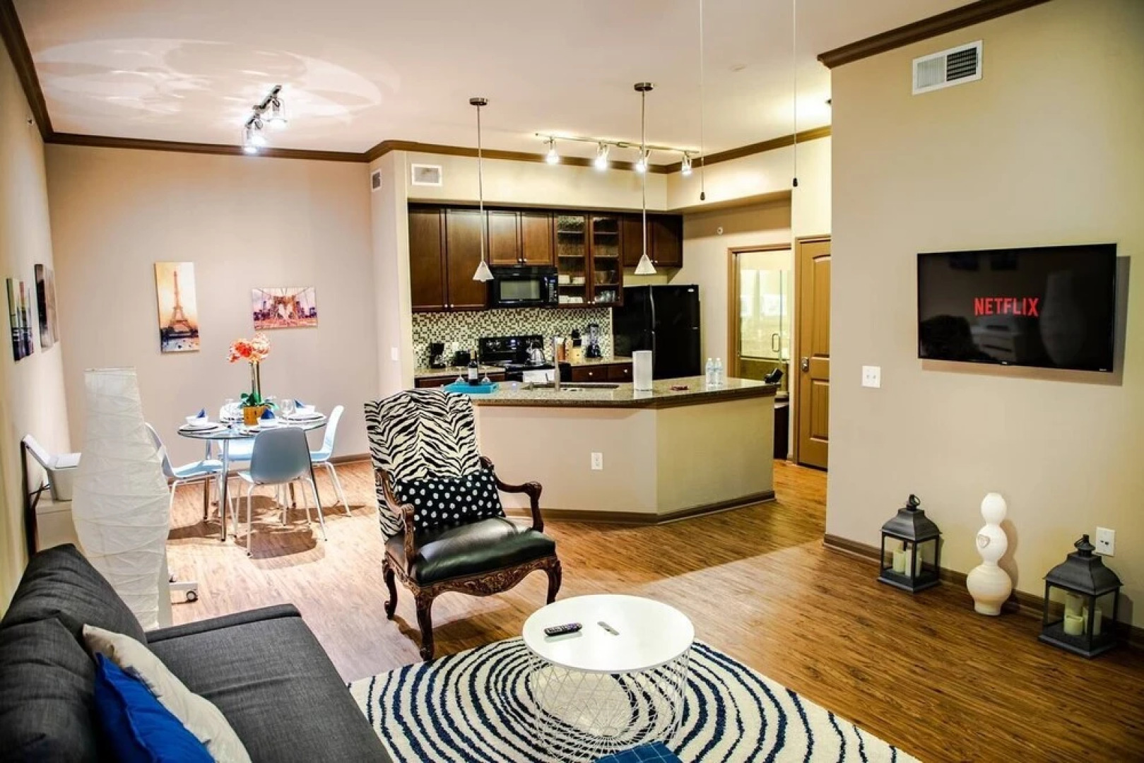 Stunning Modern Home Gated Community Pool & Gym