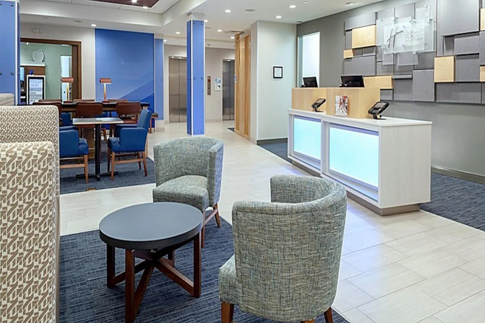 Holiday Inn Express & Suites Phoenix East - Gilbert by IHG