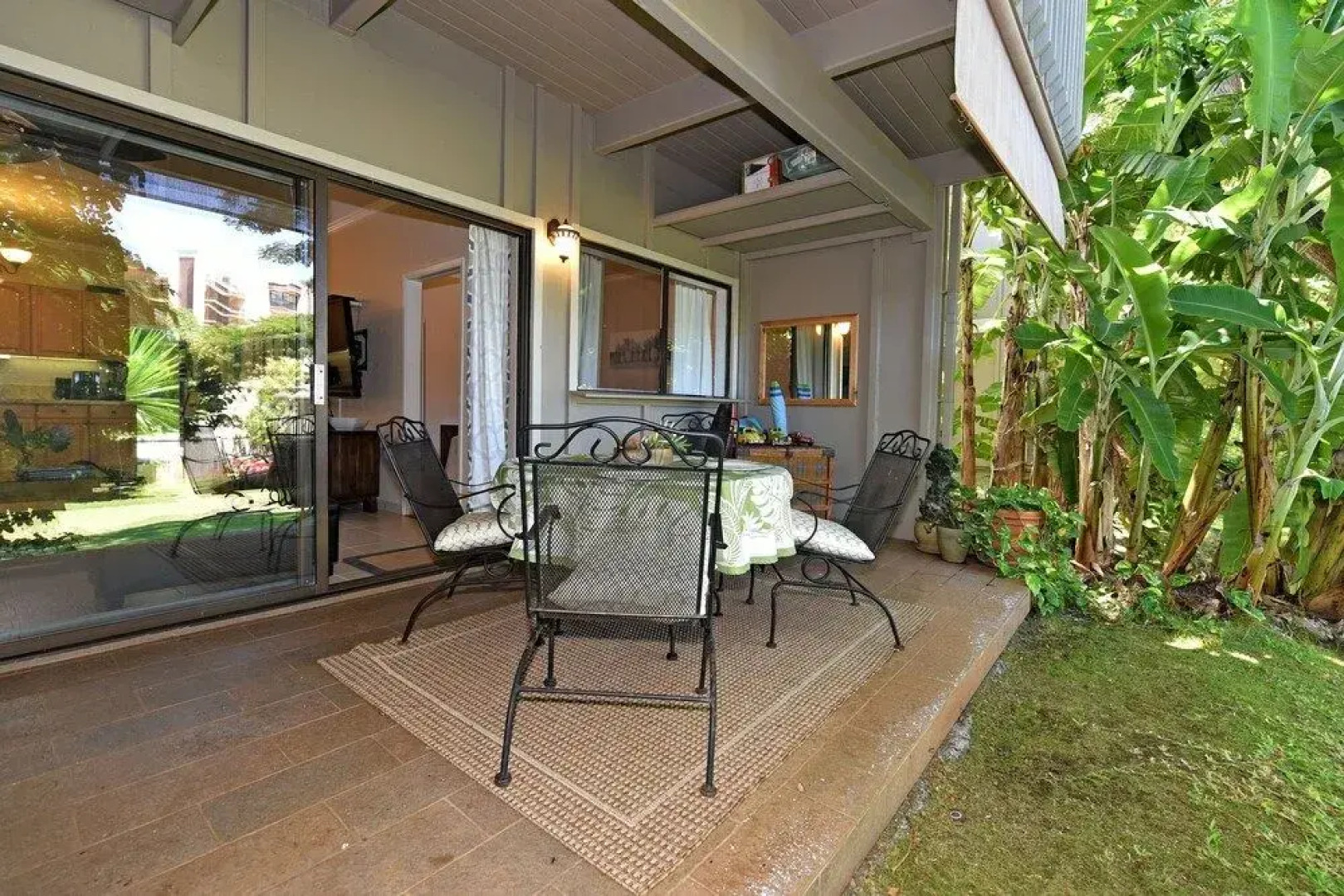 Pohailani 131 by RedAwning