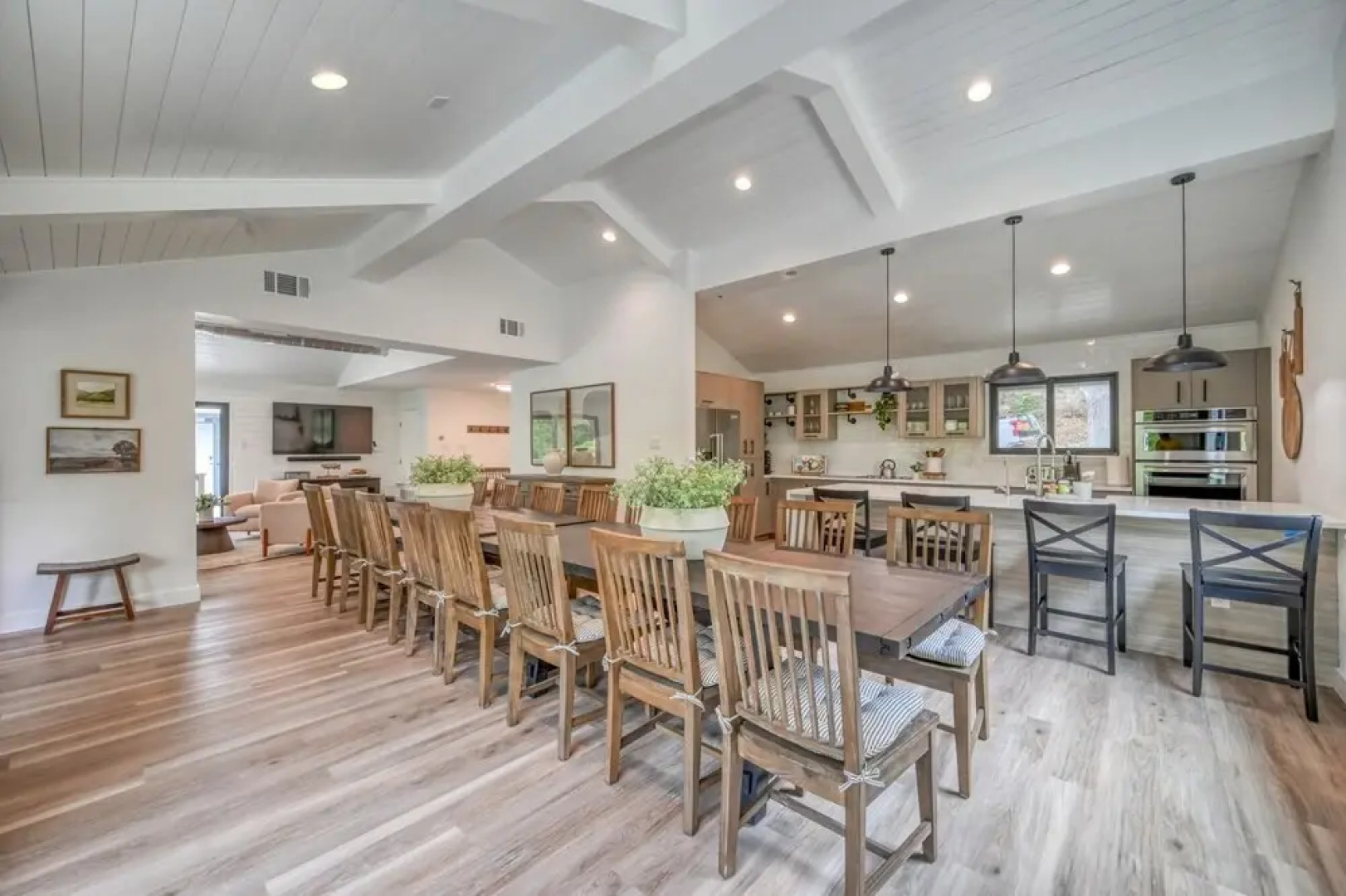 New! Luxury Riverfront Villa W/firepit & Gameroom!