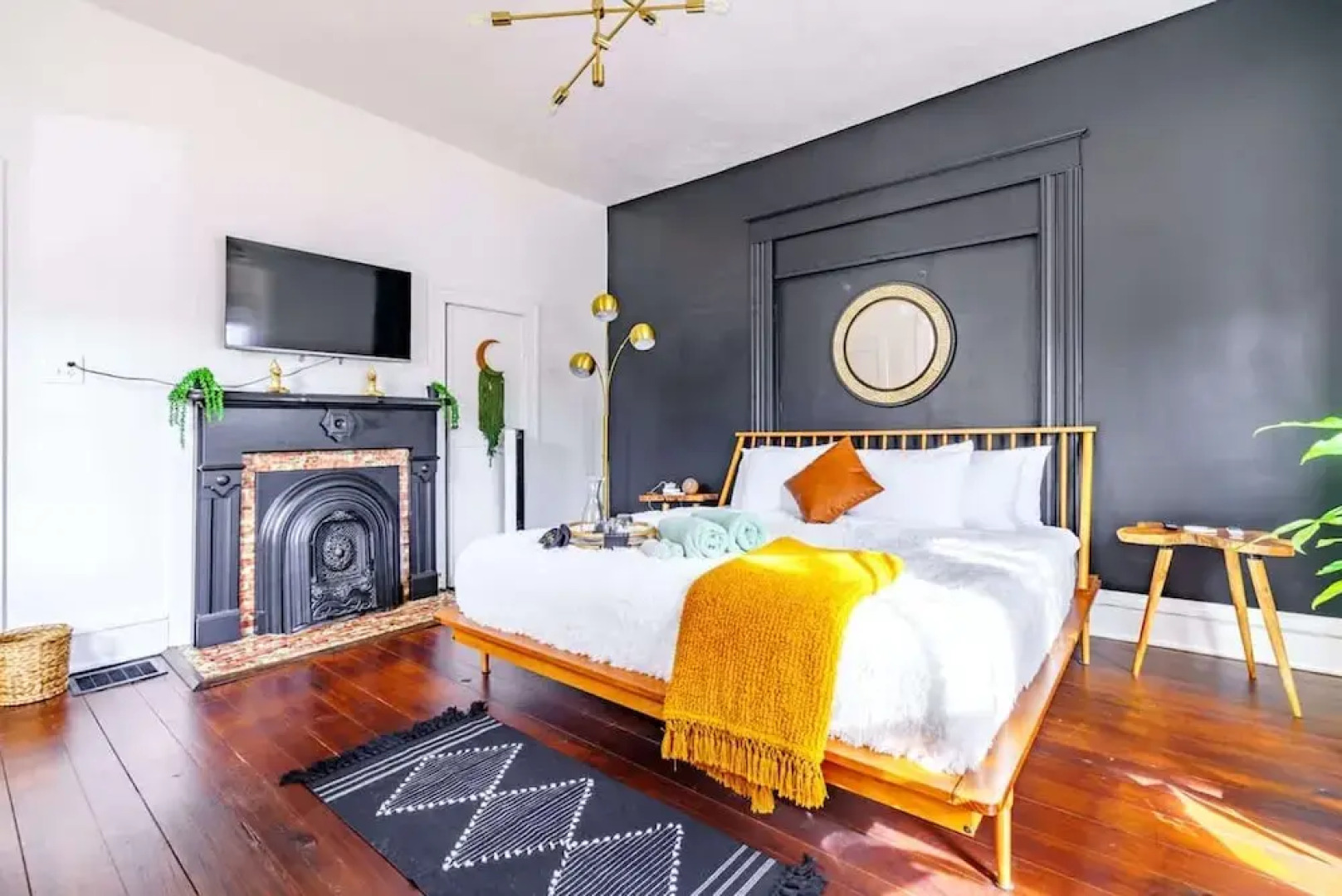 Prime Location Top Rated Clean Parking Free