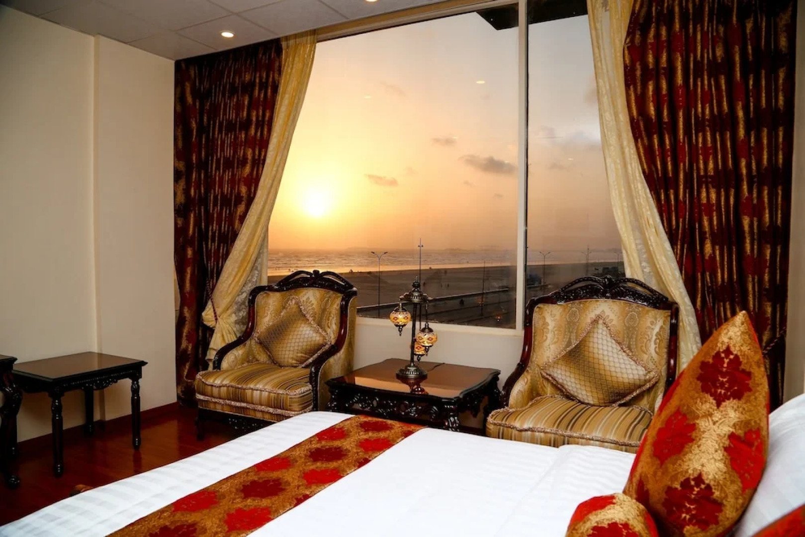 The Palace Suites Hotel