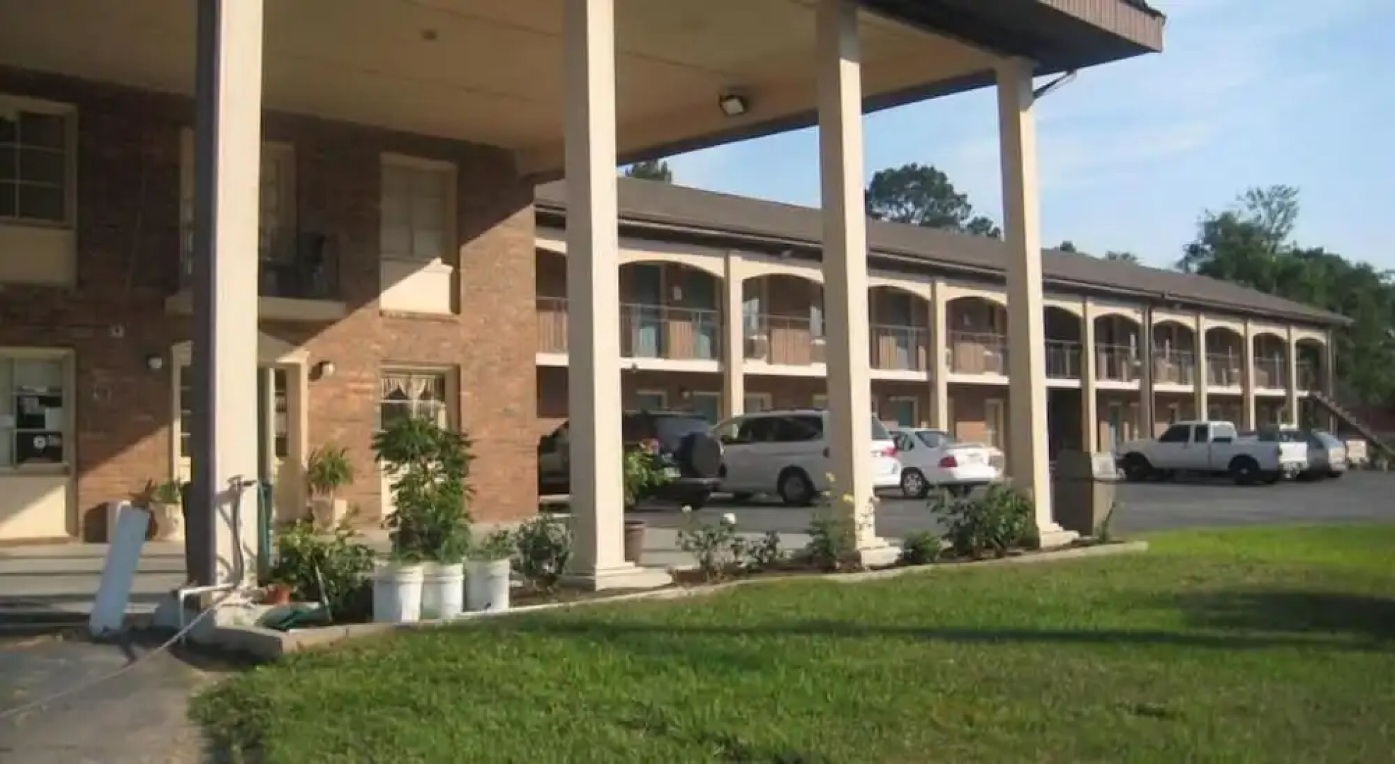 Scottish Inn & Suites