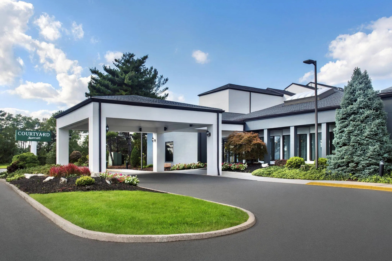 Courtyard by Marriott Newark Liberty International Airport