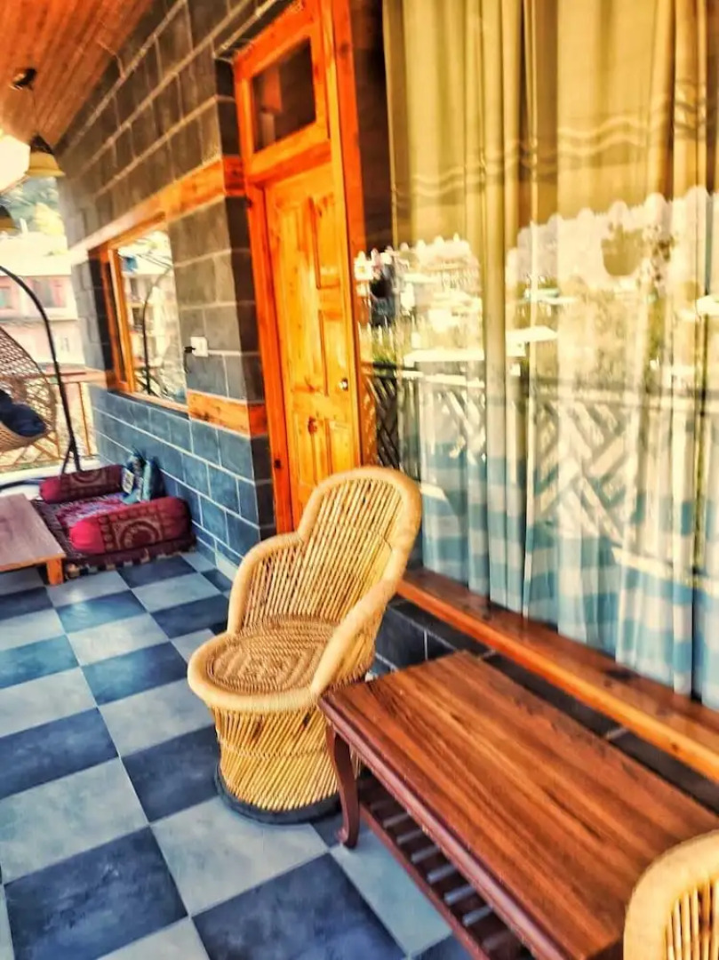 Cafe Saffron & Cottages