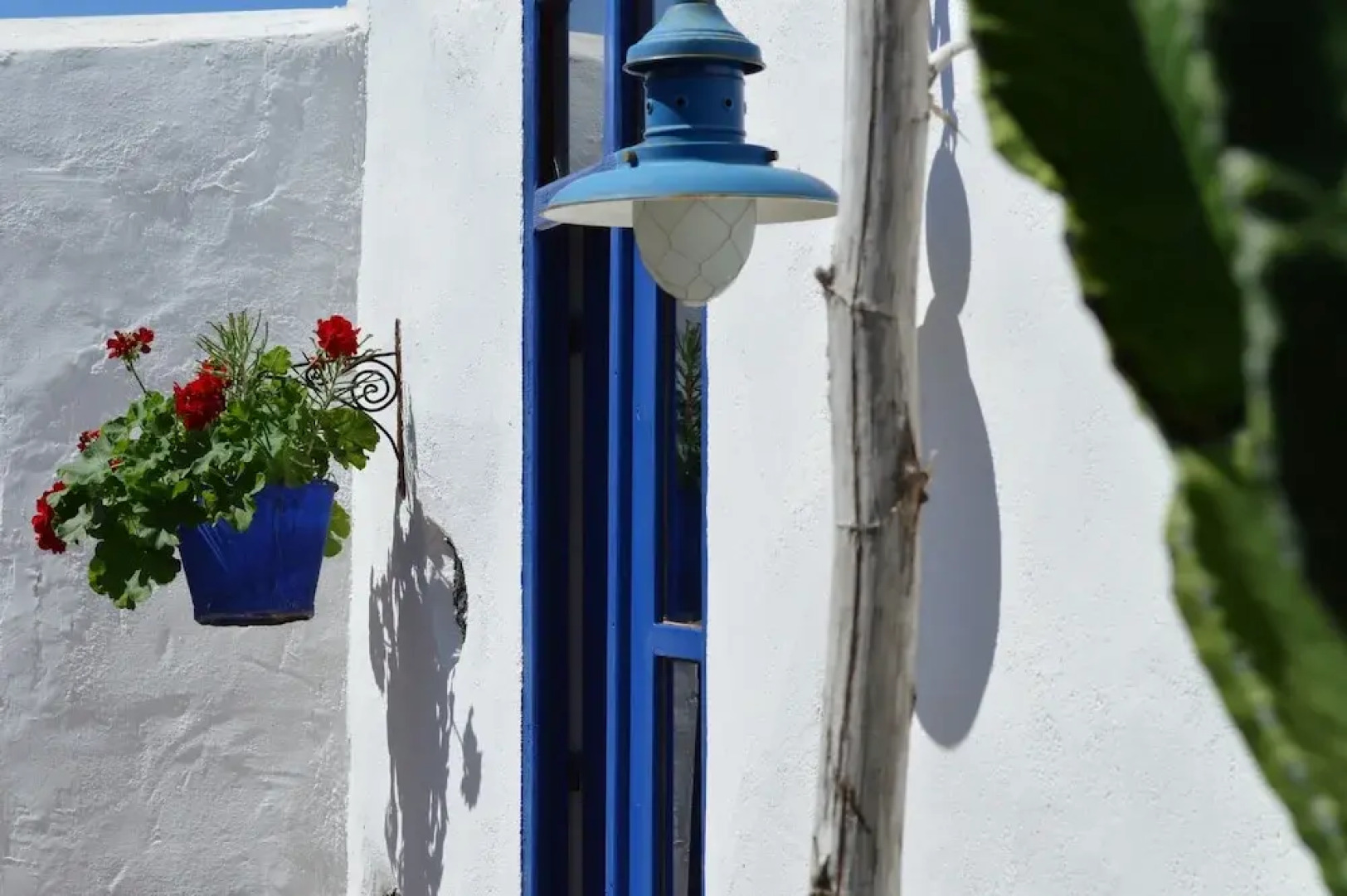 Stylish Getaway With Secluded Patio in Lava Finca