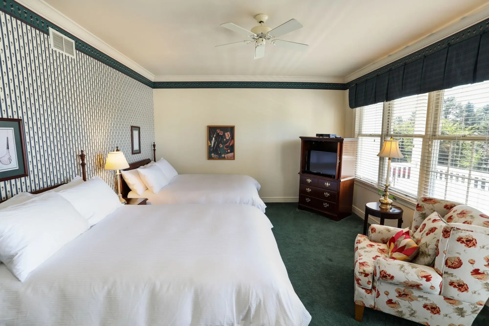 Oakmont Inn