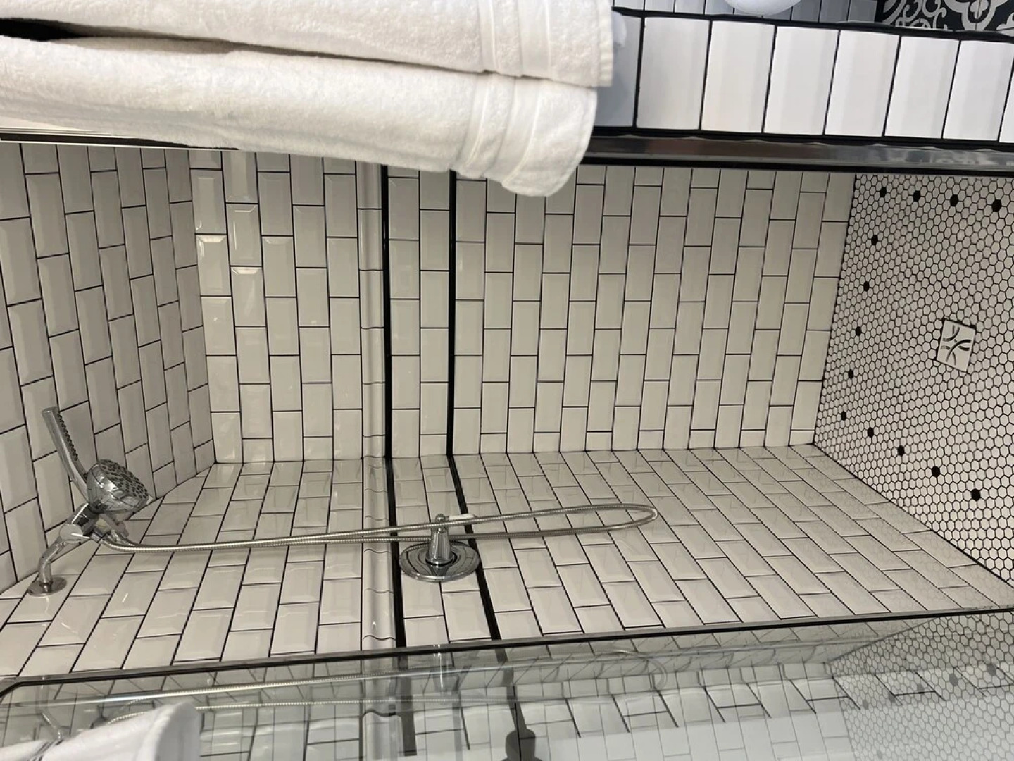 Historic Boyd Harvey House and Grounds 2 Bedroom Home by RedAwning