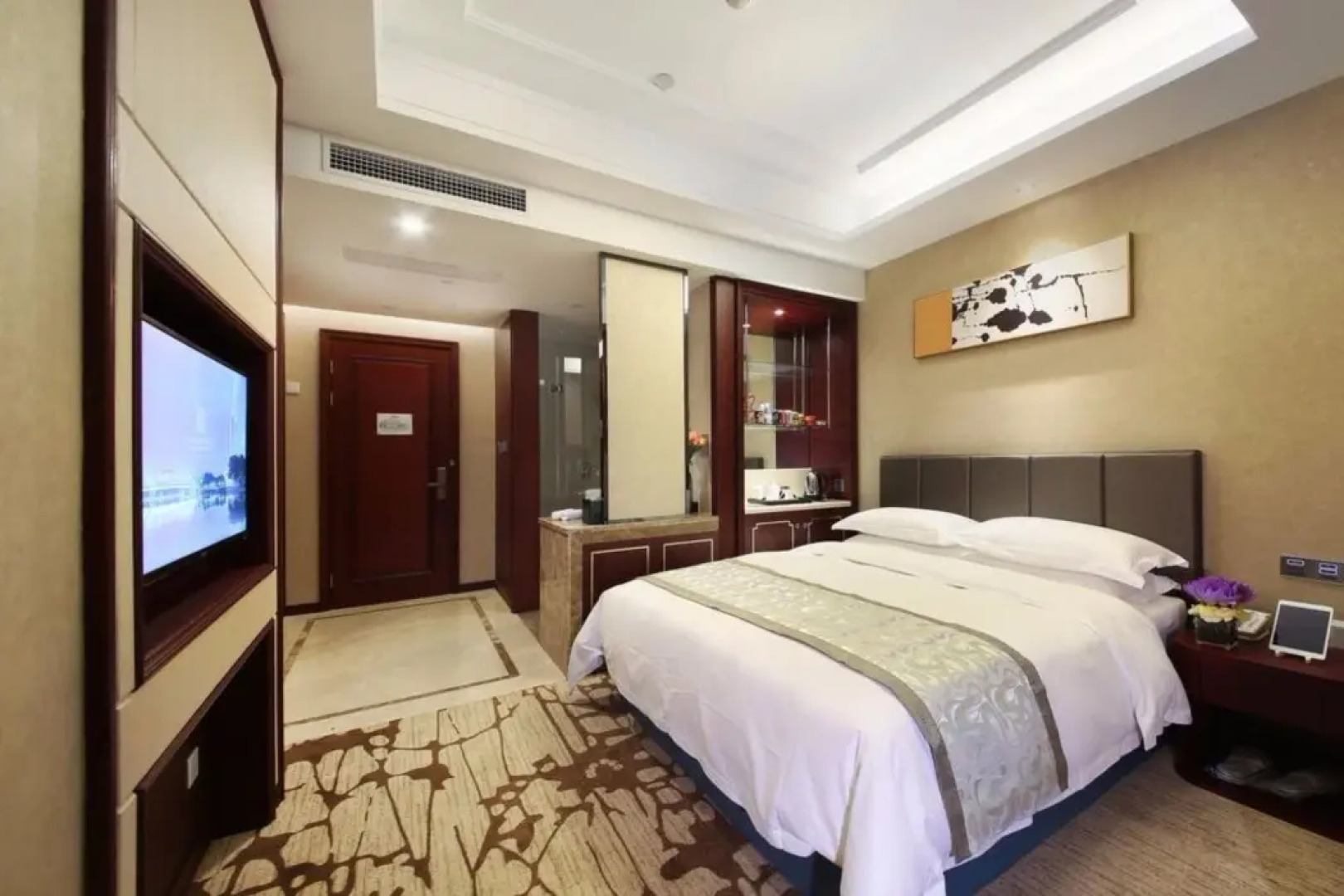 Yiwu Zhonglian Kaixin Hotel