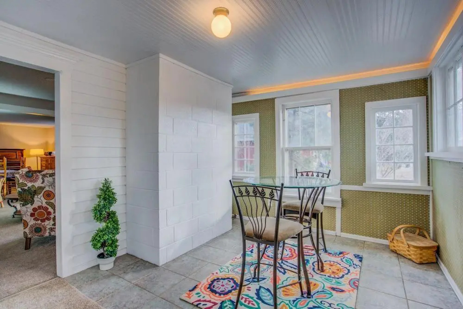 5brmonument Historic Charmminutes To Hiking