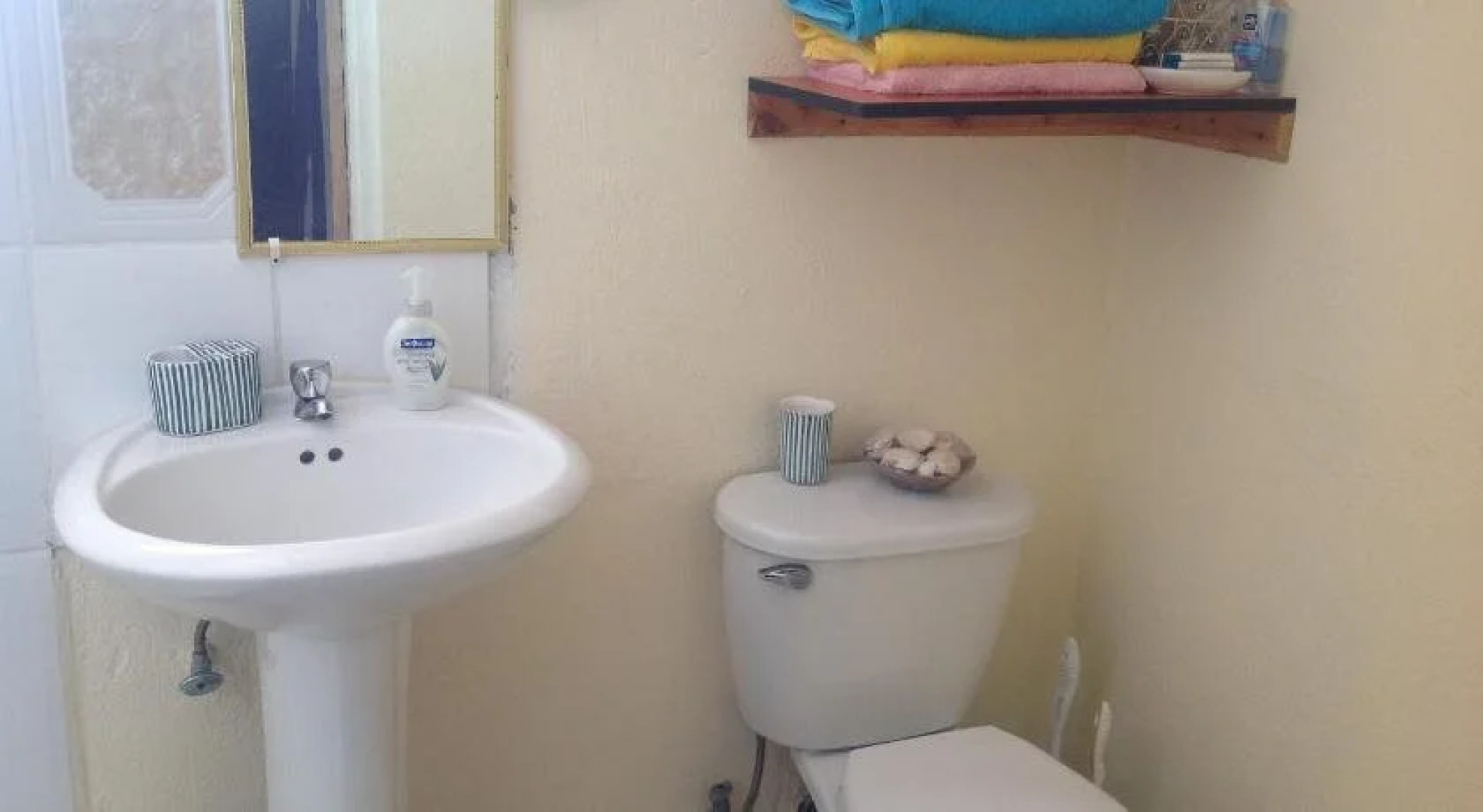 Rainbow Beach Apartments & Rooms