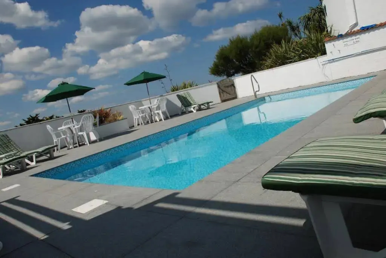 Whipsiderry Hotel