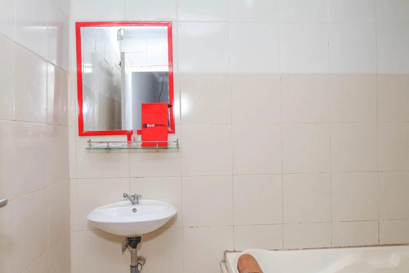 RedDoorz Plus @ Otista Garut